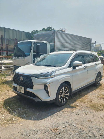 Toyota Veloz Cross Trắng 7 chỗ