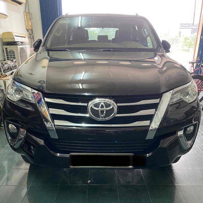 Toyota Fortuner 2017 máy xăng số tự động.