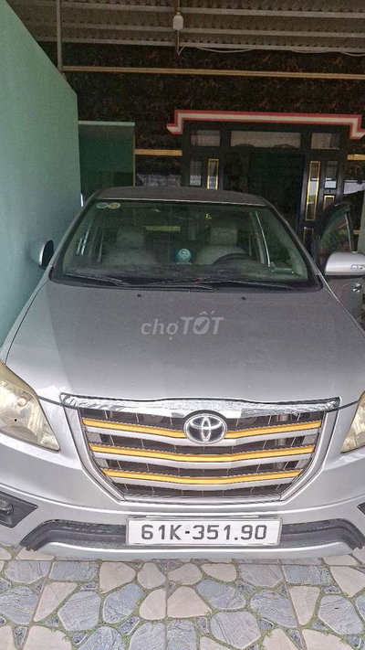 Toyota Innova 2.0E Số sàn 7 chỗ