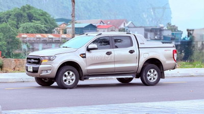 Ford Ranger XLS 2015 Vàng cát