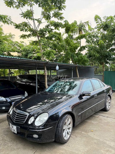 Mercedes-Benz E200 Kompressor Đen