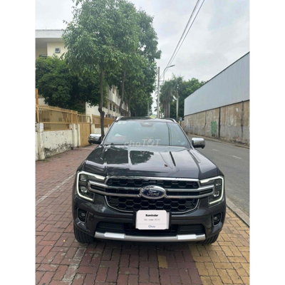 Ford Everest 2023 2 cầu 4x4 màu ghi xám 14.000 km