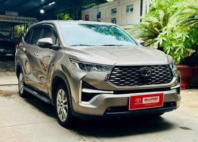 INNOVA CROSS HYBRID - Giá còn giảm