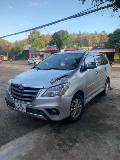 Toyota Innova Bạc 7 chỗ
