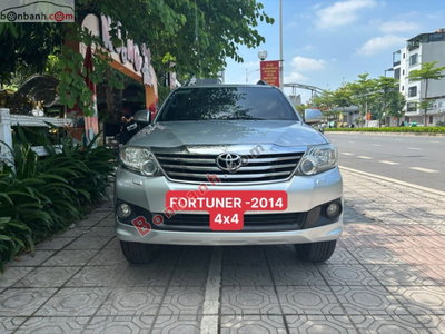 Xe Toyota Fortuner 2.7V 4x4 AT 2014