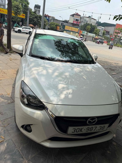 Mazda 2 Trắng 5 chỗ