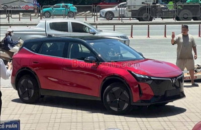 Xe VinFast VF8 Eco 2026
