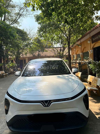 VinFast Limo 2026 Trắng lướt như mới