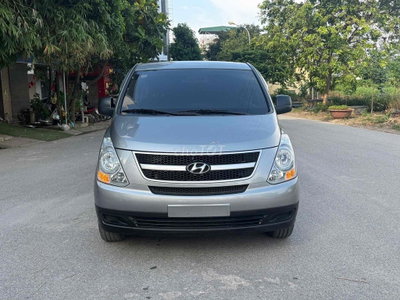 Hyundai Starex 2014 Bạc 6 chỗ MT máy xăng