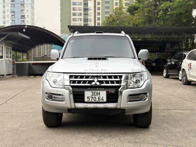 Mitsubishi Pajero V93 Bạc