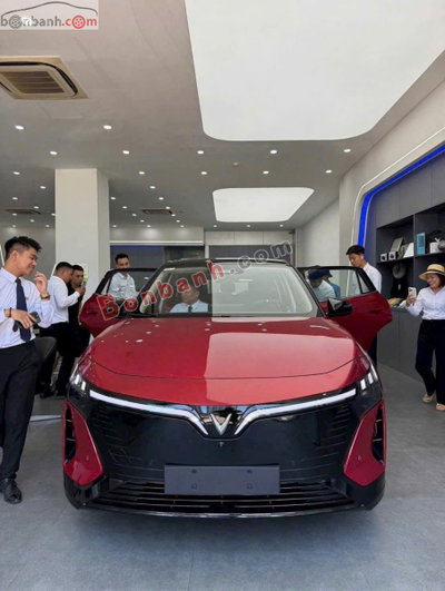 Xe VinFast VF8 Eco 2026