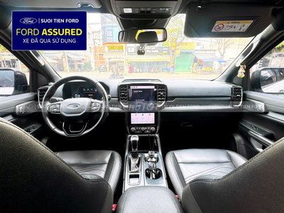 Ford Everest Titanium 2024 Trắng