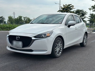 Mazda 2 Luxury 2022 Trắng 16000 km bao chuẩn