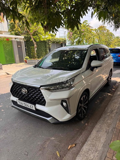 Toyota Veloz Cross Trắng 7 chỗ