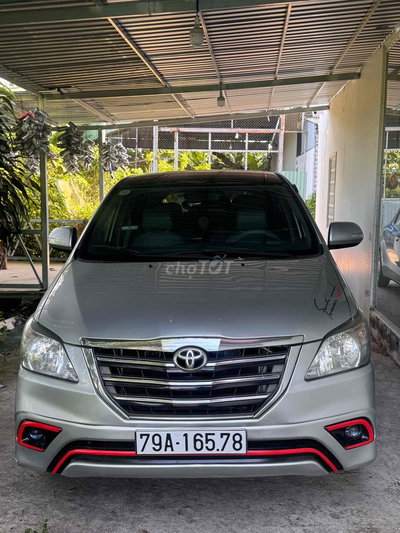 Toyota Innova Bạc