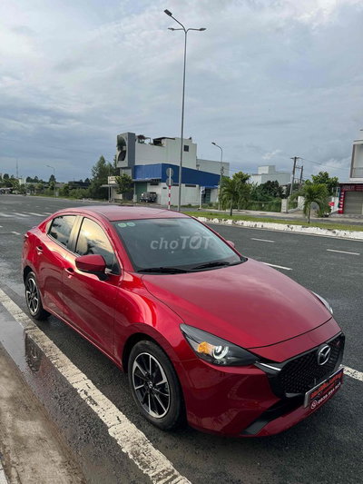 Mazda 2 Luxury 2024 Đỏ 7.800 km lh@939.4bốn4.9hai1