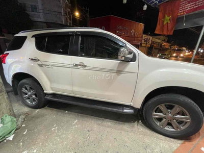 Isuzu Mu-X Limited Trắng