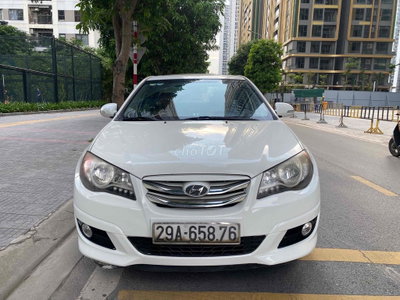 Hyundai Avante Trắng 5 chỗ