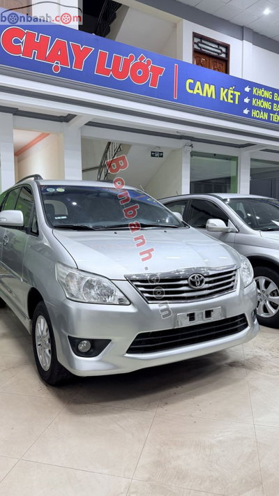 Xe Toyota Innova 2.0V 2013