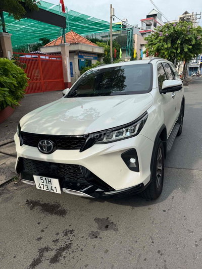 Toyota Fortuner Legender 2021 Trắng