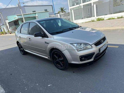 Ford Focus Bạc Tự động 5 chỗ