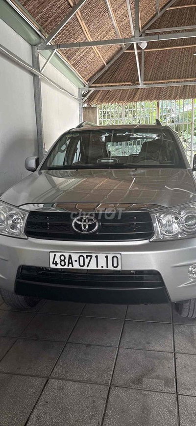 Toyota Fortuner Bạc