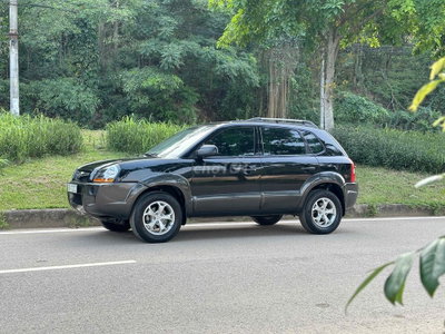 Hyundai Tucson bản Full 2 cầu số tự động nhập khẩu