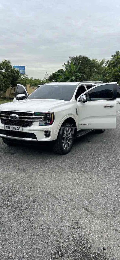 Ford Everest 2023 Titanium 41000 km Trắng