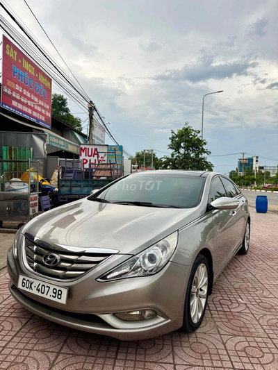 Hyundai Sonata 2010 màu Vàng cát