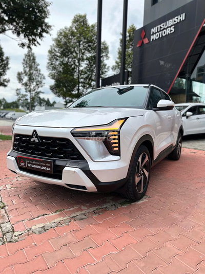 Mitsubishi Trắng