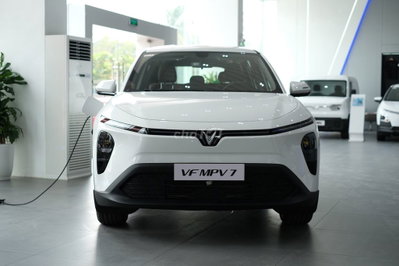 VF MPV 7 Trắng Xe Điện Vinfast