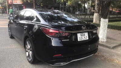Mazda 6 Premium 2019 Xanh đen 7 vạn km