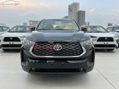 Xe Toyota Innova Cross 2.0V CVT 2026