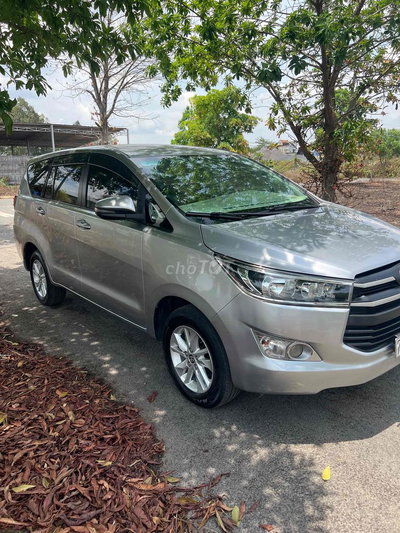 Toyota Innova 2.0E Số sàn Bạc