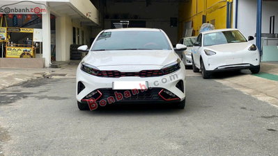 Xe Kia K3 Premium 2.0 AT 2024