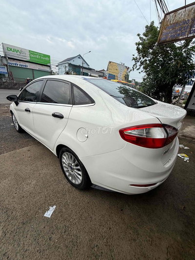 Ford Fiesta Trắng Số tự động