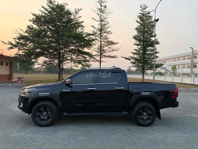 Toyota Hilux 2024 Đen