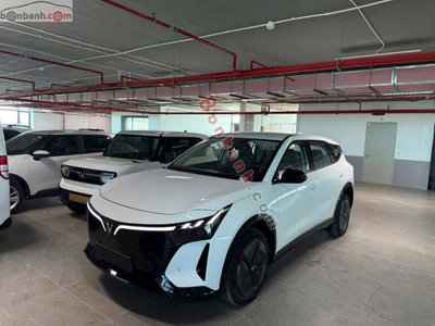 Xe VinFast VF8 Eco 2026