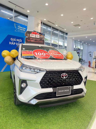 Toyota Veloz Top 1.5 Trắng 7 chỗ