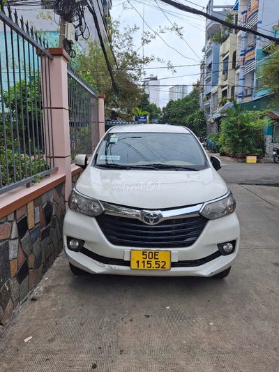 Toyota Avanza Trắng 6 chỗ