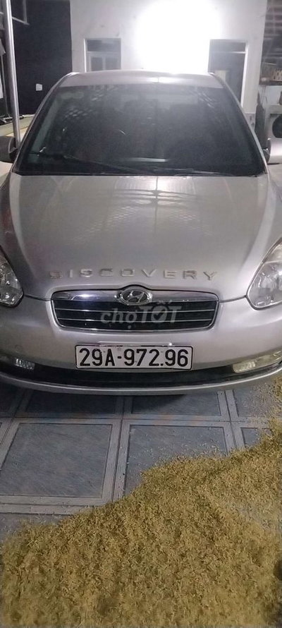 Hyundai Accent màu Bạc