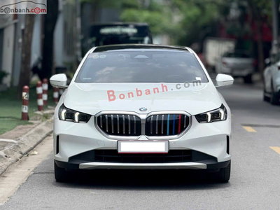 Xe BMW 5 Series 520i 2025