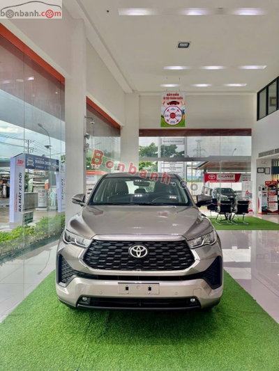 Xe Toyota Innova Cross 2.0V CVT 2026