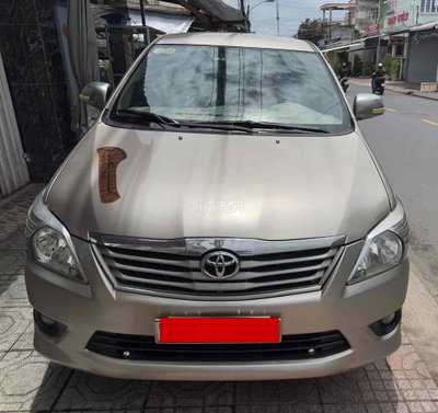 Toyota Innova 2013 2.0 E MT Vàng cát