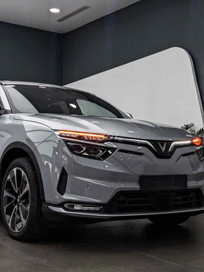 VinFast VF8 Plus Mới 100% Xám