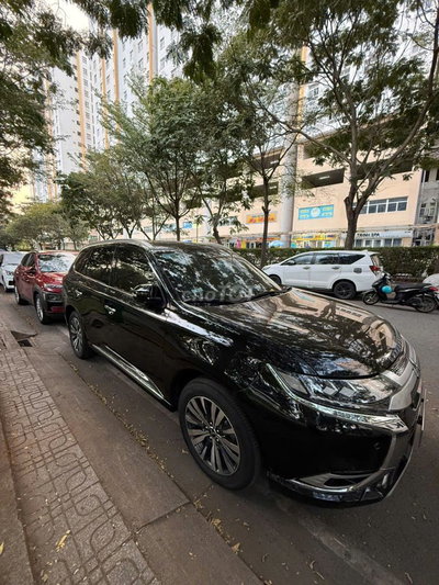 Mitsubishi Outlander Pre Đen