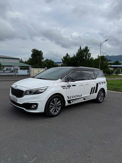 Kia Sedona 2018 bản full dầu Trắng