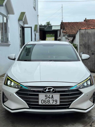 Hyundai Elantra GLS 2.0 odo 72.000 km