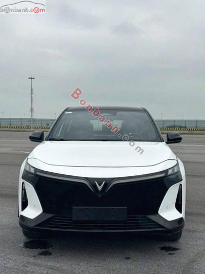 Xe VinFast VF8 Eco 2026