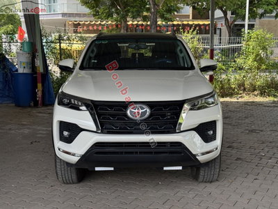 Xe Toyota Fortuner 2.7V 4x2 AT 2021